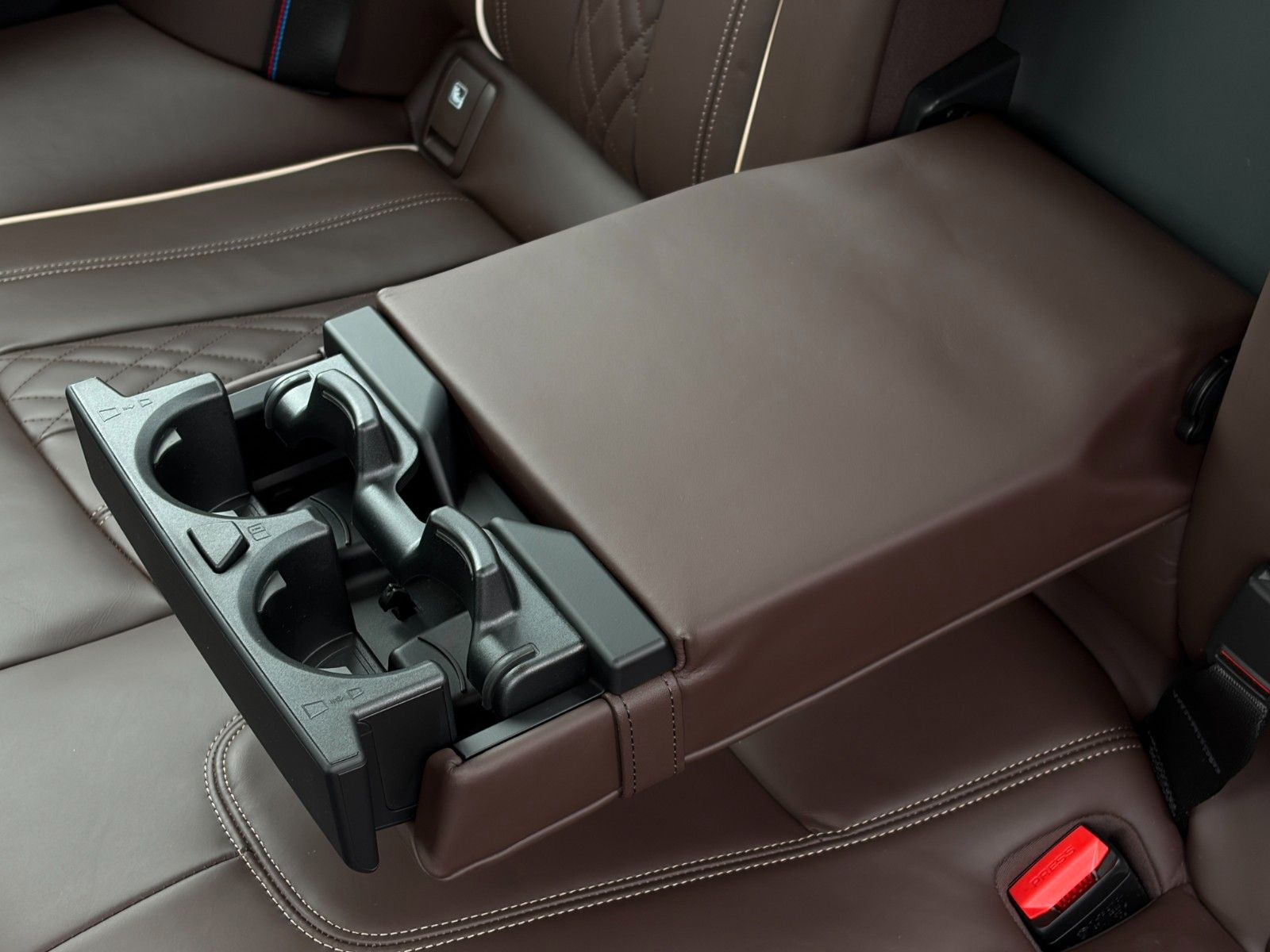 Fahrzeugabbildung BMW M550i xDr M Sport Pro Laser HuD 360° StdHzg GSD