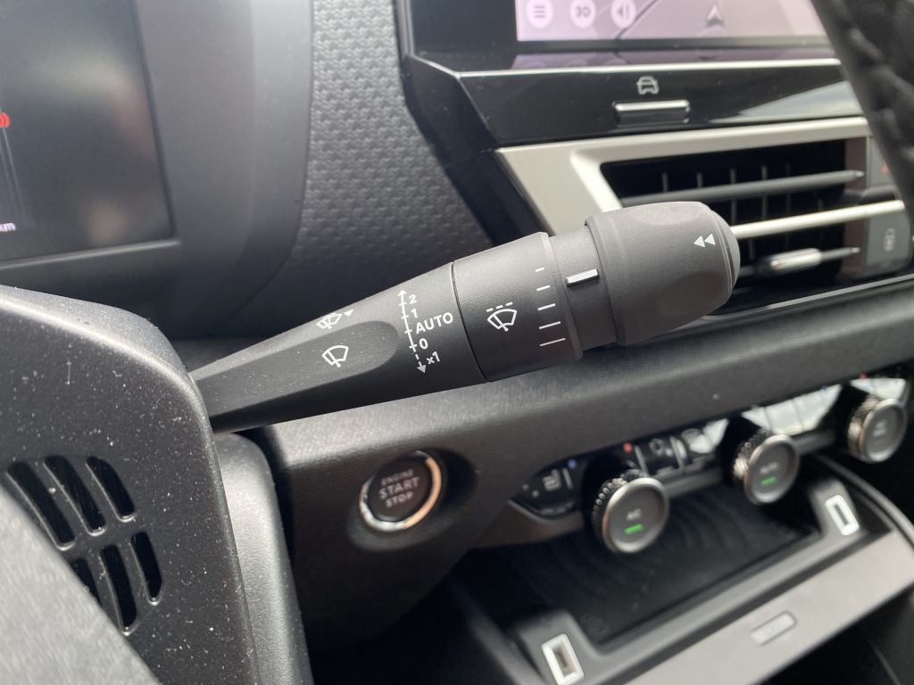 Fahrzeugabbildung Citroën C4 PureTech 130 *Automatik* MAX *360Grad Kamera*