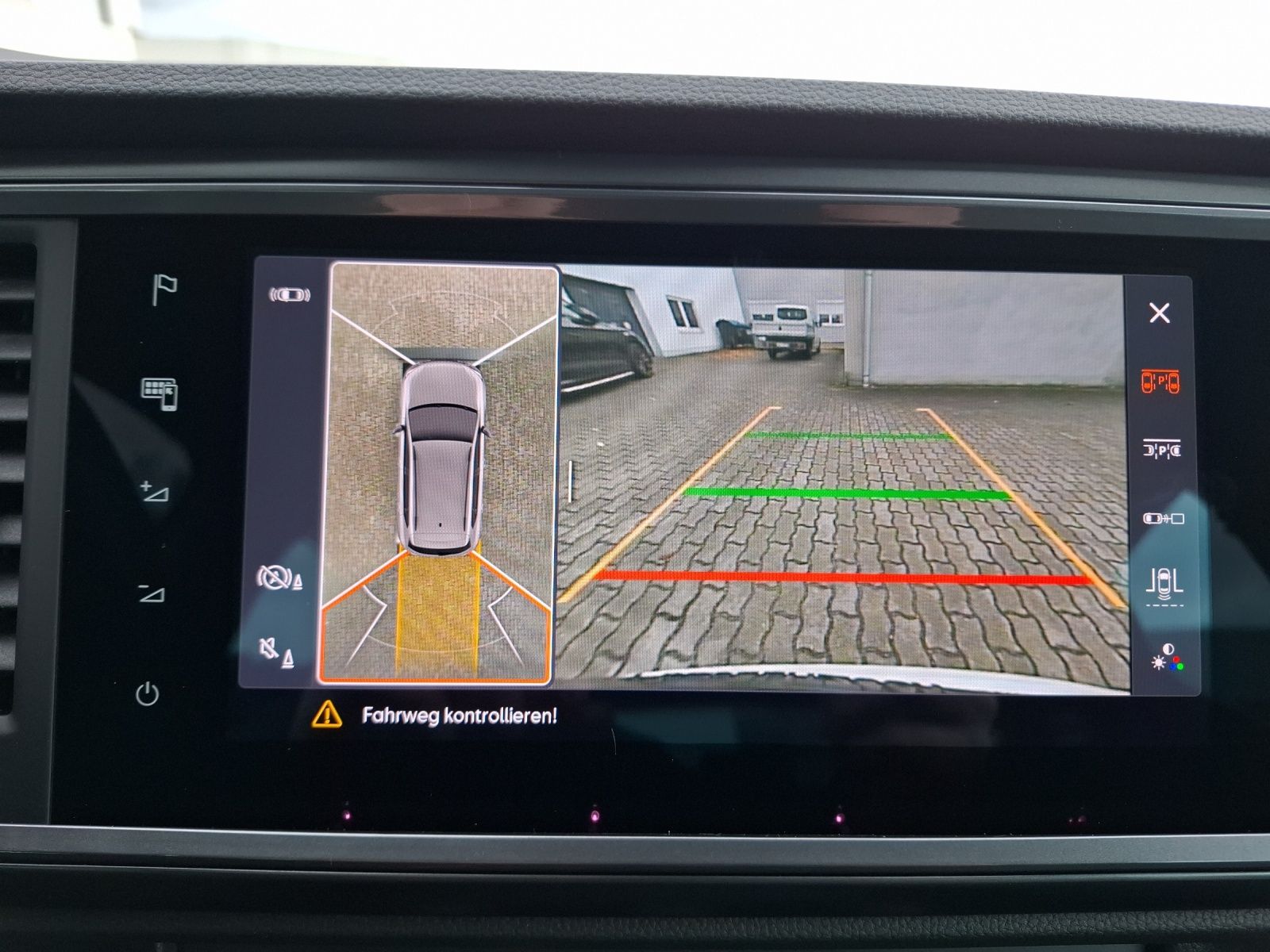 Fahrzeugabbildung SEAT Ateca VZ DSG 4Drive LED Navi AID ACC beats Park-