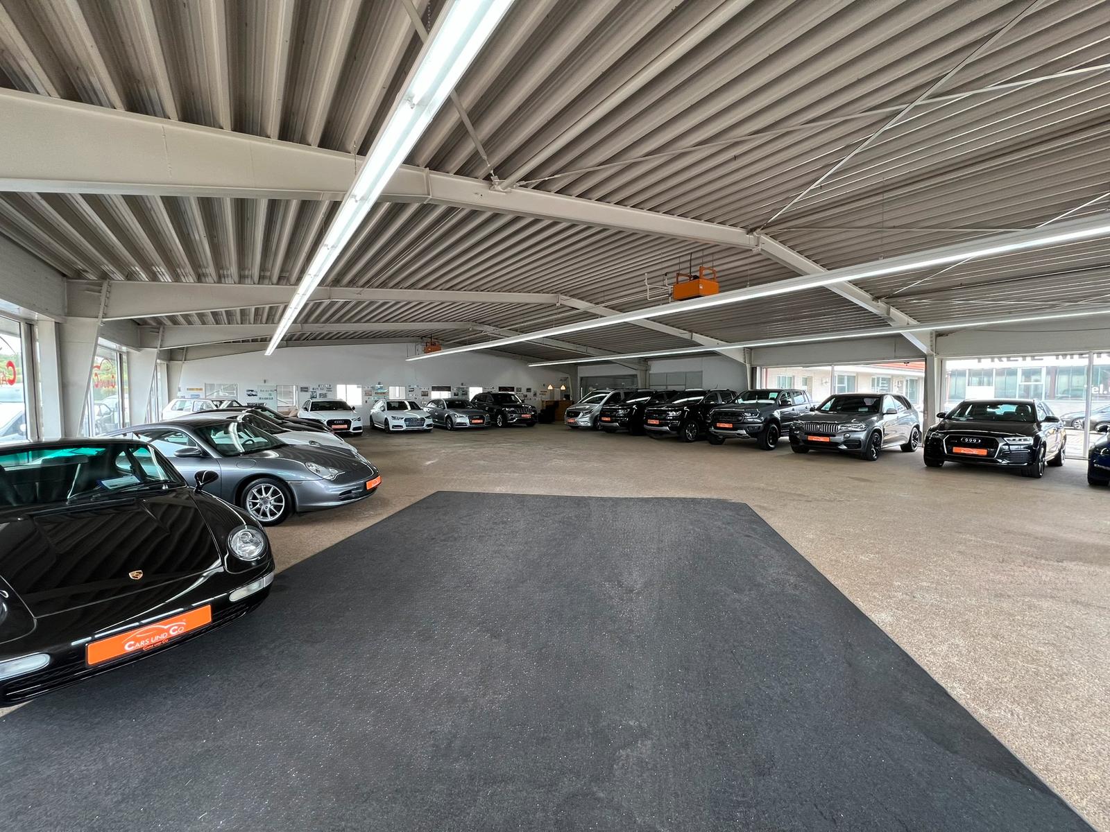 showroom-image-top