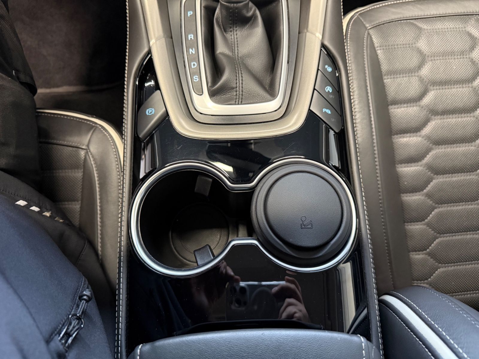 Fahrzeugabbildung Ford Mondeo Turnier Vignale, Navi, Business-Paket