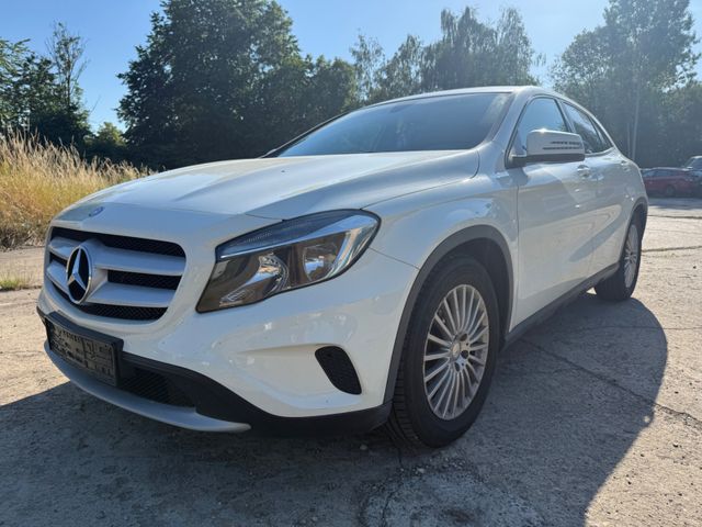 MERCEDES-BENZ GLA 220