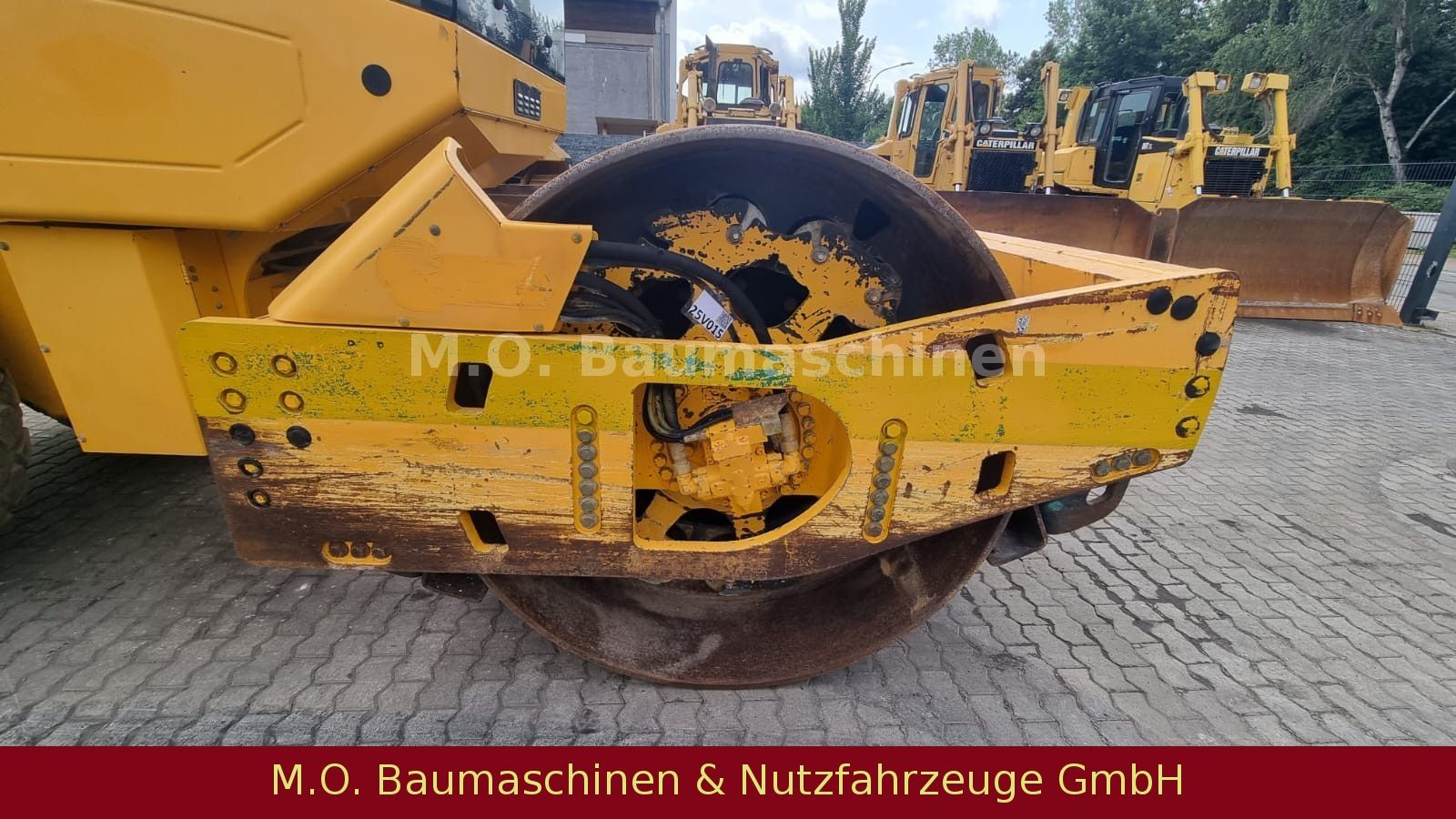 Fahrzeugabbildung BOMAG BW 213 DH-4 / Walzenzug / 14,9t