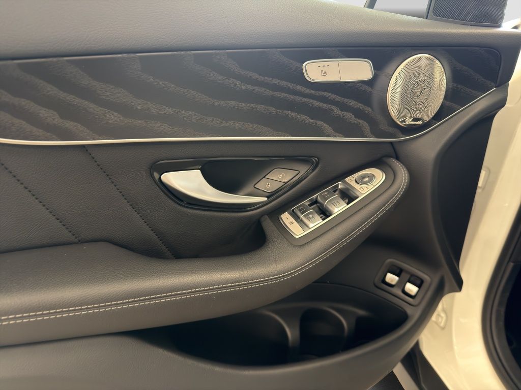 Fahrzeugabbildung Mercedes-Benz GLC 300 e 4MATIC AMG innen*OFF-ROAD aussen*LED
