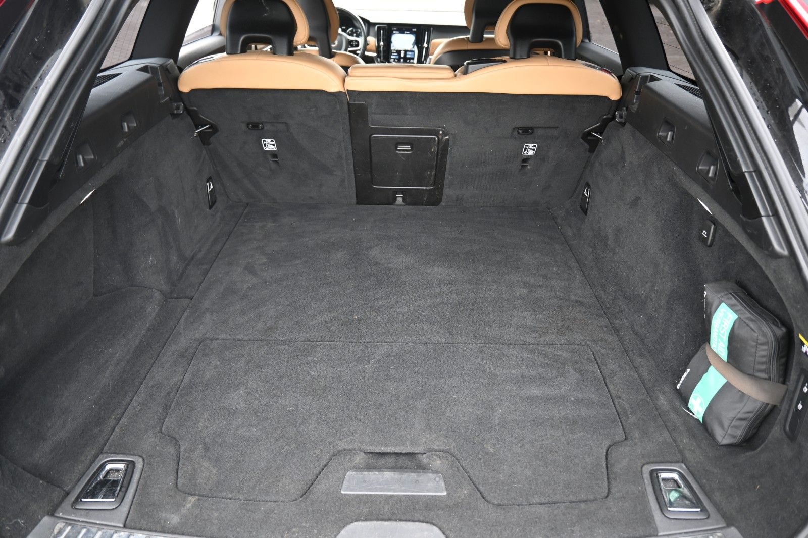 Fahrzeugabbildung Volvo V90 D5 Inscrip* AWD*360°*MASS*LUFT*NAV*MIETKAUF