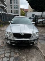 Skoda Octavia Combi Elegance AUT*Klima*XENON - Skoda Octavia aus 2005 mit Diesel-Antrieb