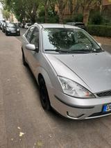 Ford Focus Ghia Limousine - Ford Focus aus 2002: Ghia