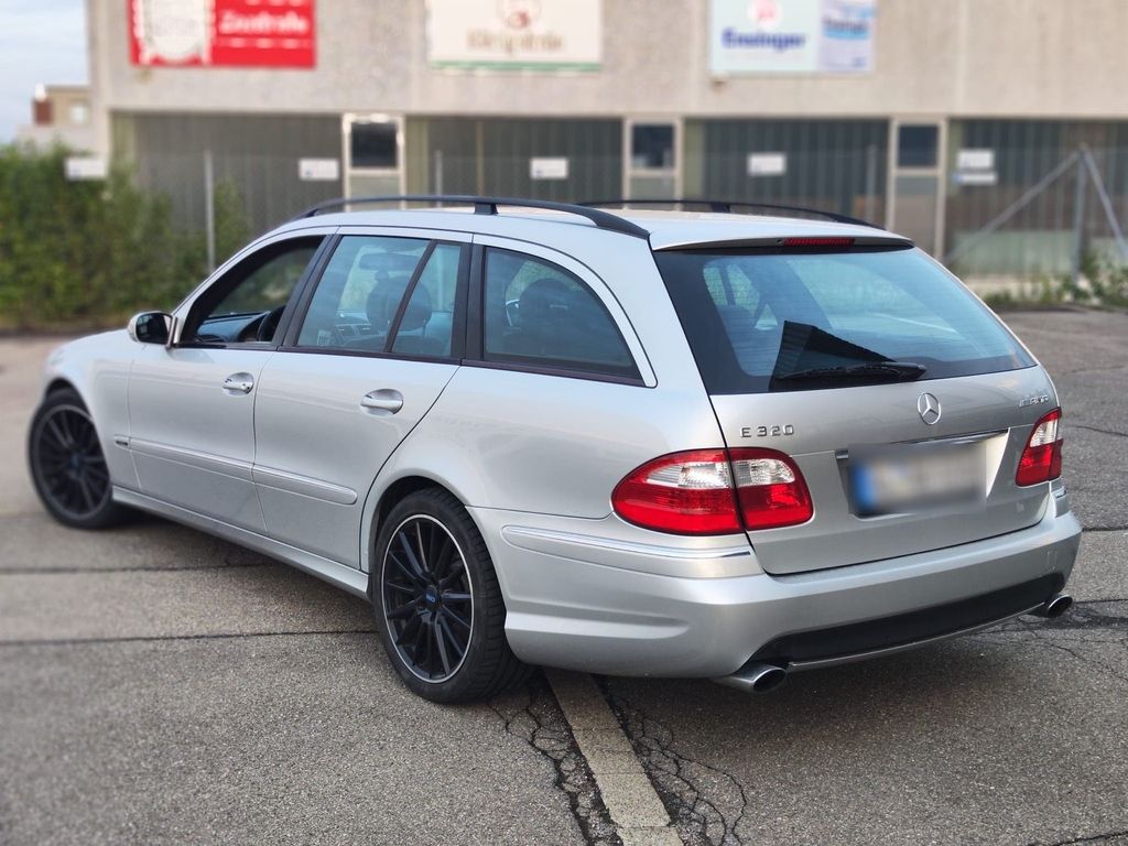 Image of Mercedes-Benz E 320