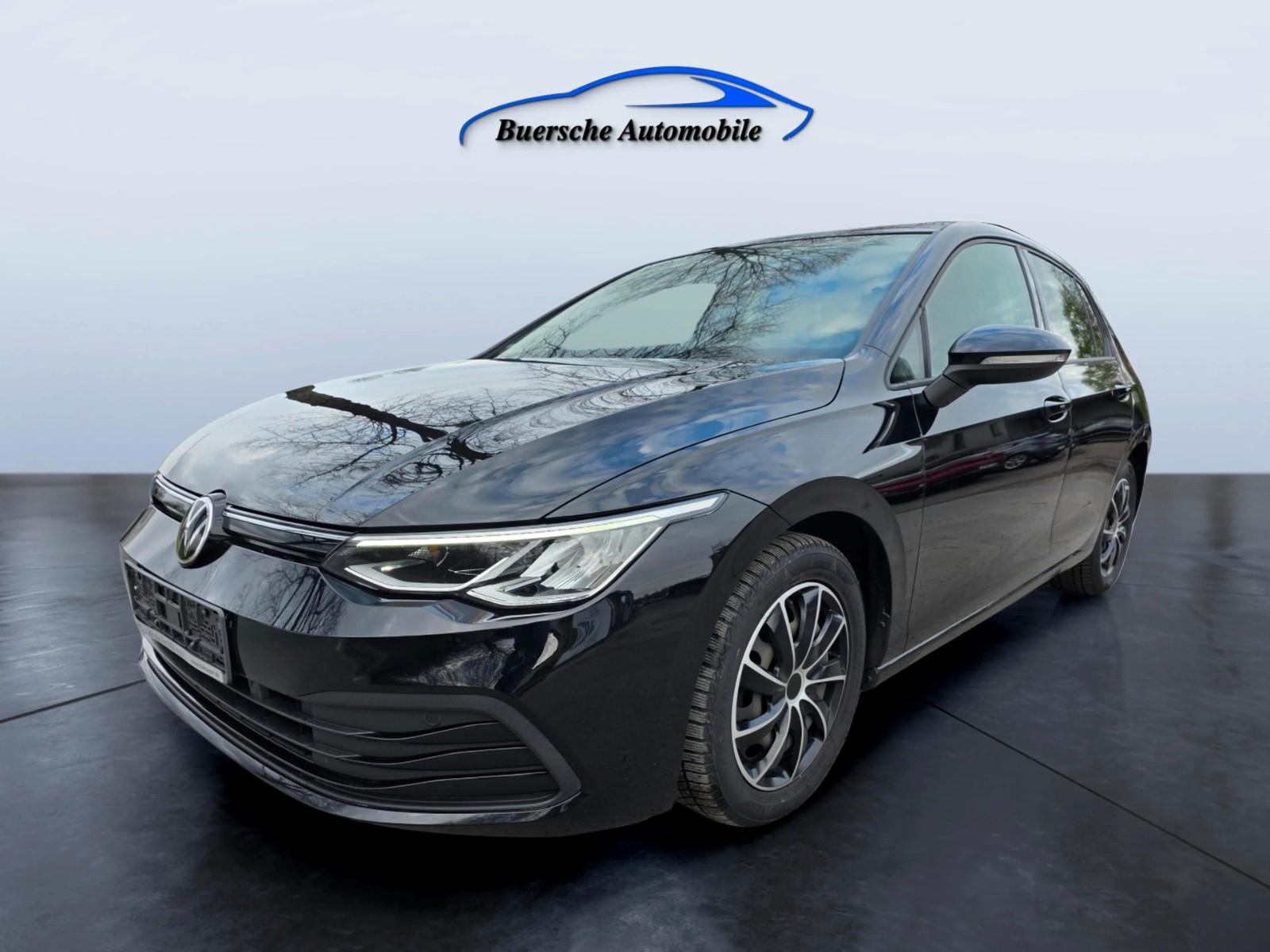 Volkswagen Golf VIII Lim. Life  DSG NAVI  ACC LED PANORAMA