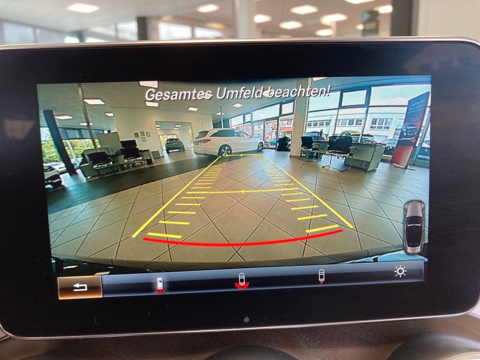 Fahrzeugabbildung Mercedes-Benz C 300 AMG*Burmester*Distro*Totwink*LED*Kam*AHK*