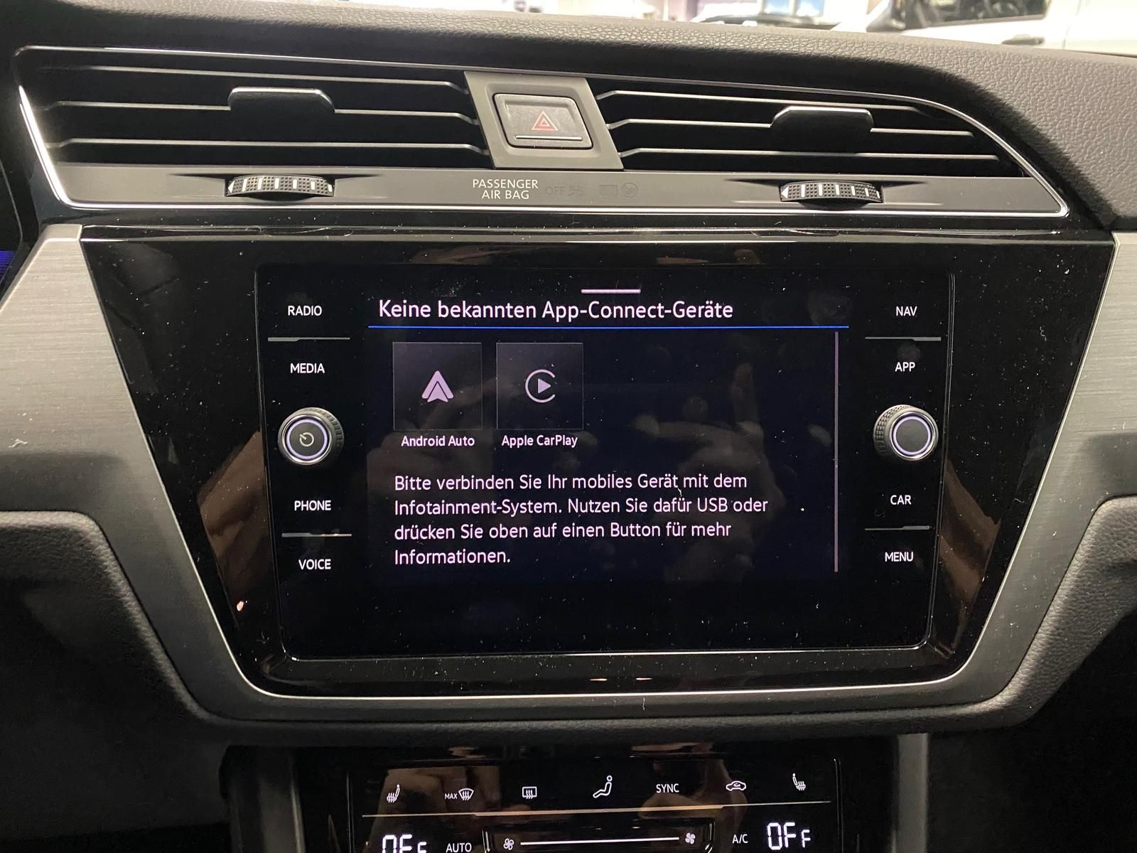 Fahrzeugabbildung Volkswagen Touran 1.5 TSI R-Line COMFORTLINE DSG+ACC+AHK