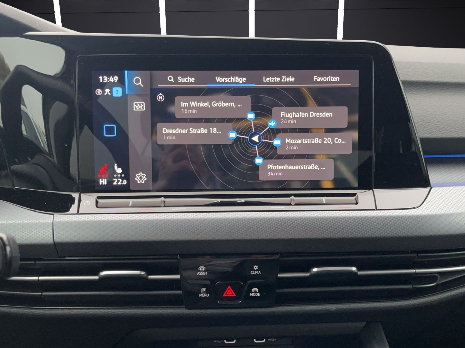 Fahrzeugabbildung Volkswagen Golf VIII Variant eTSI Active DSG LED ACC SHZ Na