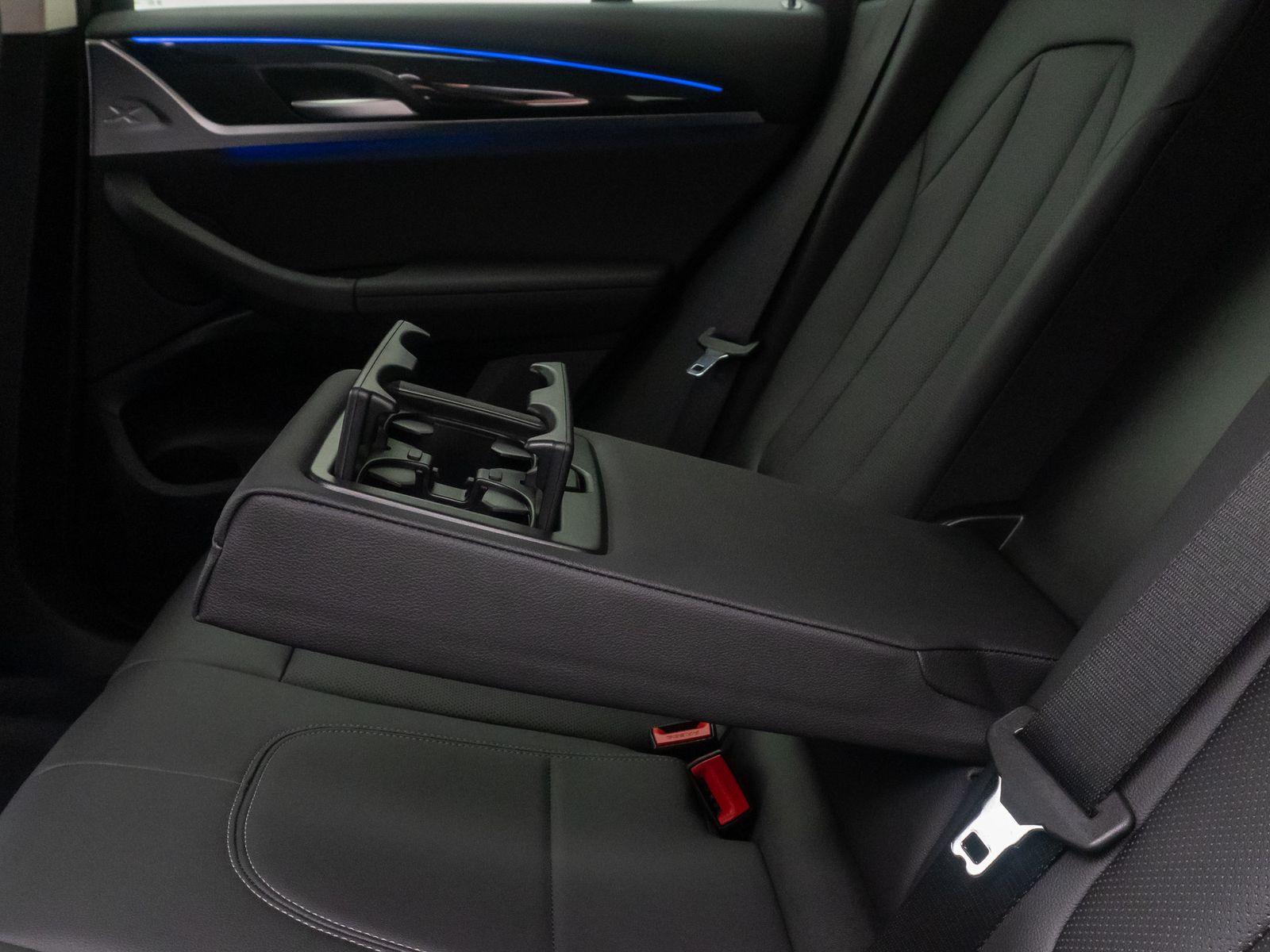 Fahrzeugabbildung BMW X3 xD20d Alarm DAB Kamera Leder Sport HiFi 19"