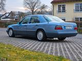 Mercedes-Benz E220 W124 Aut Klima RESTAURIERT Zustand 2+ - Mercedes-Benz E 220 mit Benzin-Antrieb: Limousine, Automatik