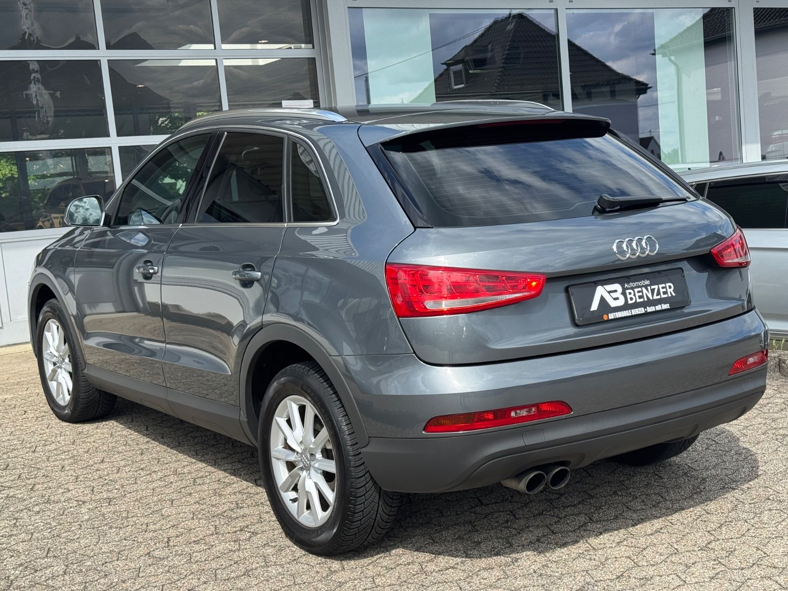 Fahrzeugabbildung Audi Q3 2.0 TDI quattro S-Tronic/SHZ/ALU/TÜV-NEU/