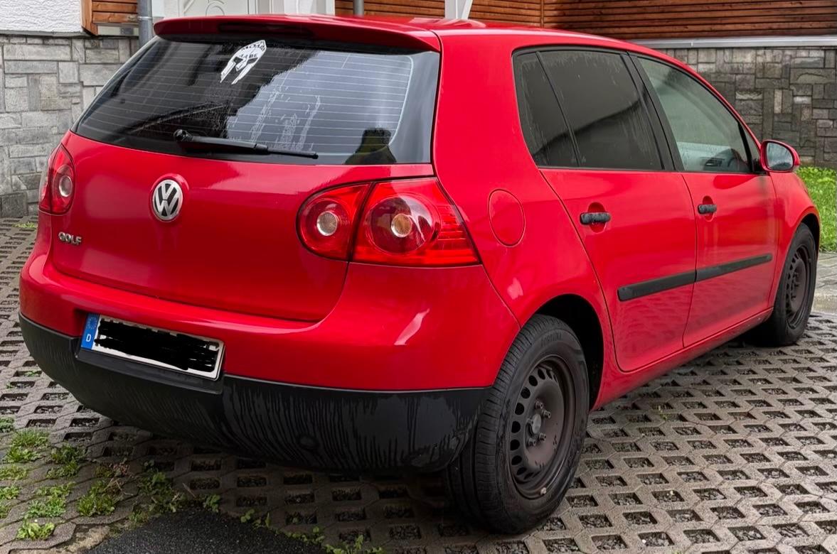Volkswagen Golf 2005 — rear view