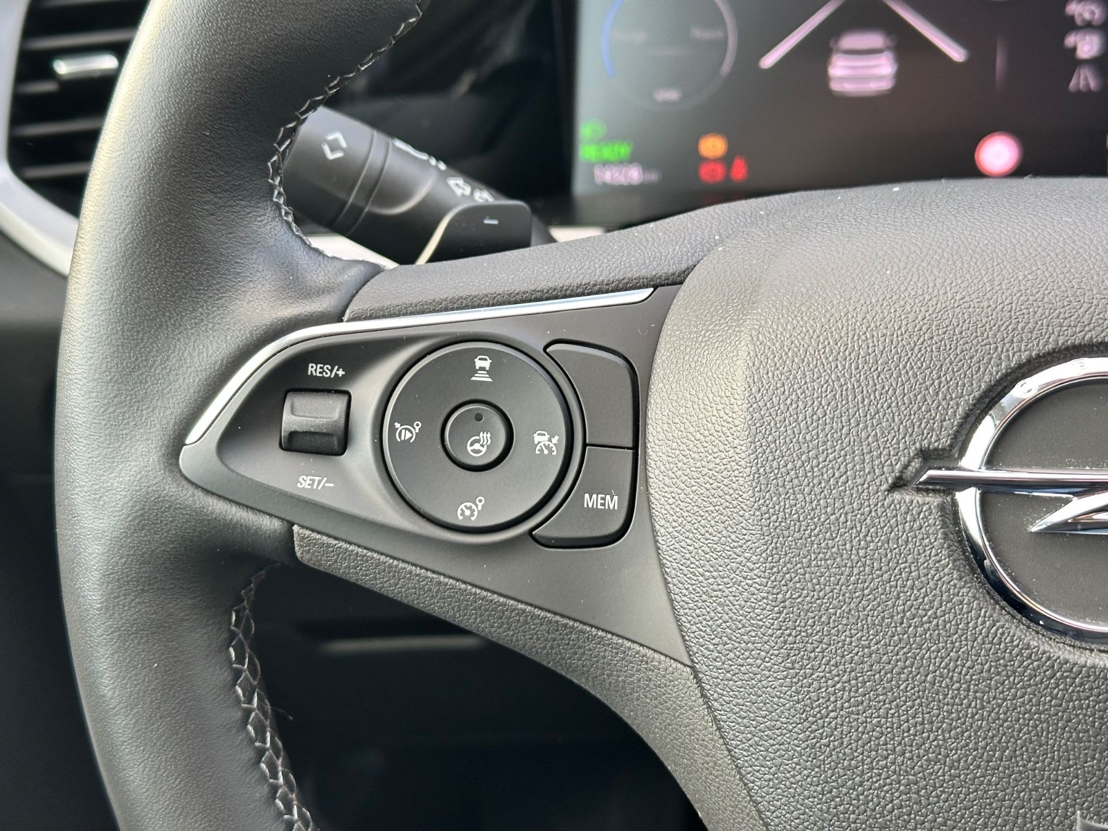 Fahrzeugabbildung Opel Grandland Elegance Plug-in-Hybrid*RFK*Leder