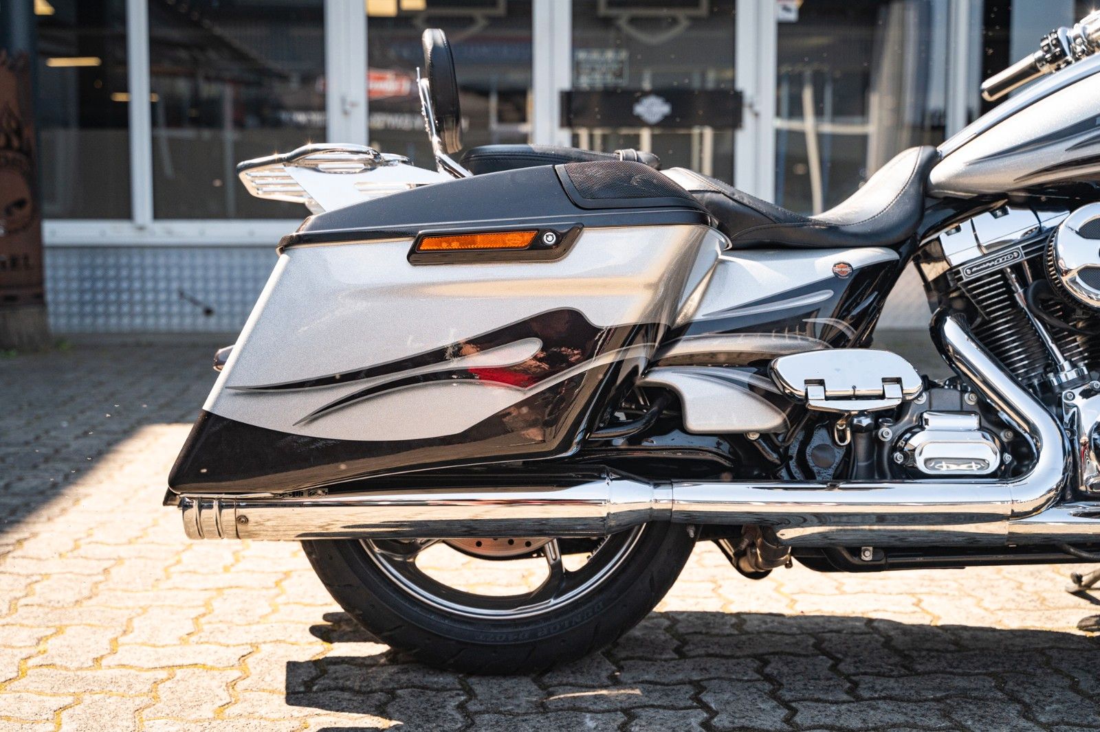 Fahrzeugabbildung Harley-Davidson CVO STREET GLIDE 110 cui FLHXSE - Kesstech-