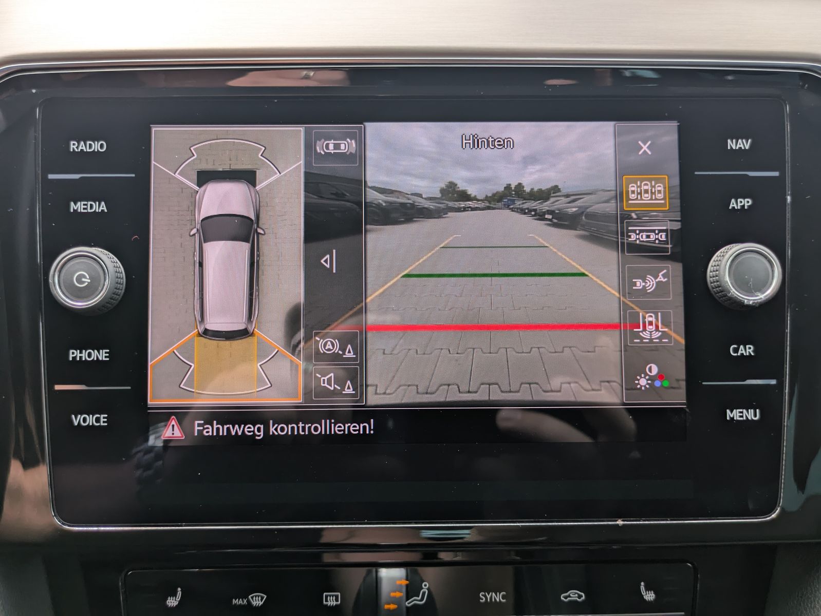 Fahrzeugabbildung Volkswagen Passat 2.0 TDI Elegance AHK*ACC*MATRIX*MASSAGE