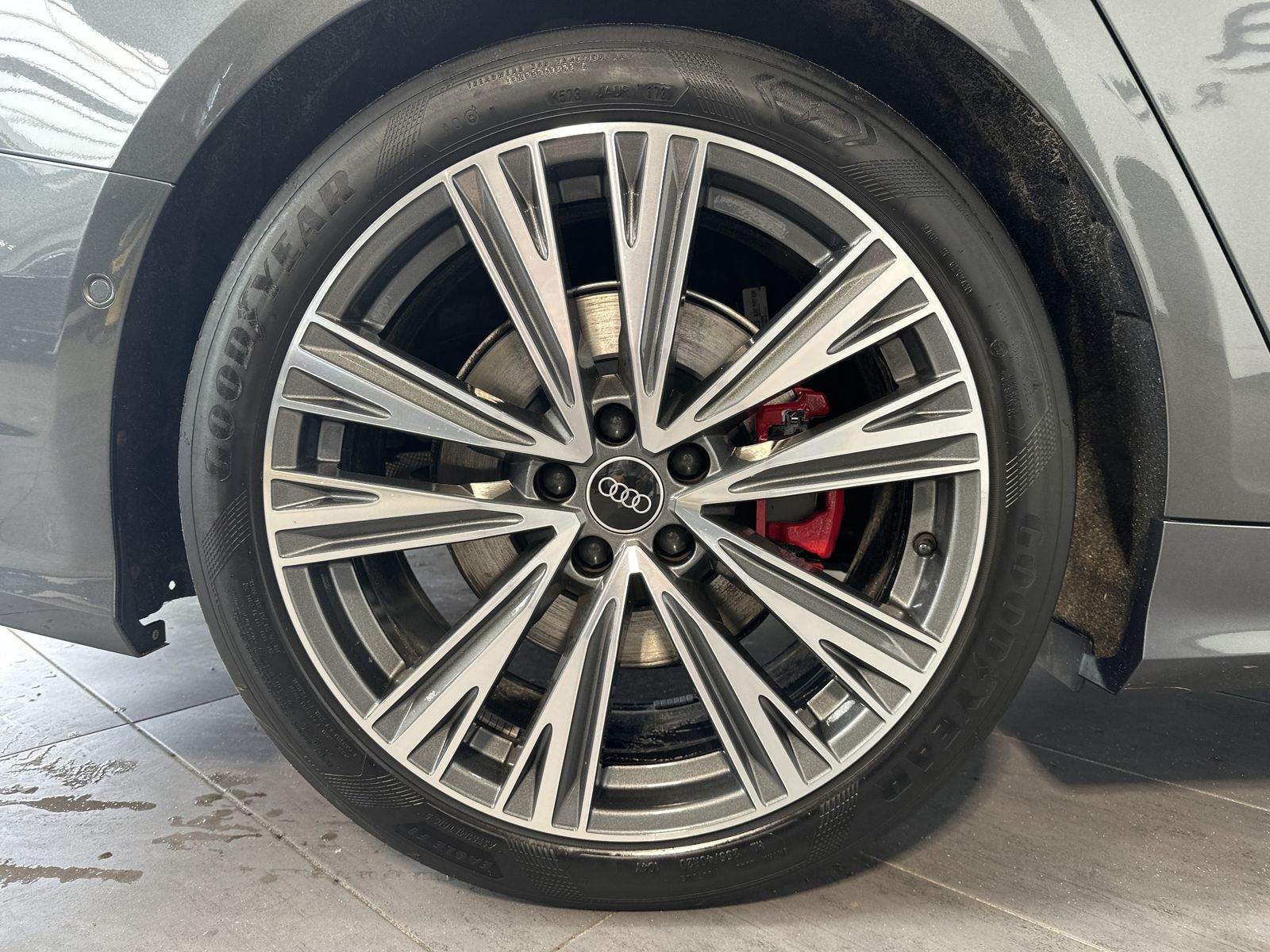 Fahrzeugabbildung Audi A6 Avant 55 TFSI e Qu S-Line NAV+MATRIX+AHK+20ZO