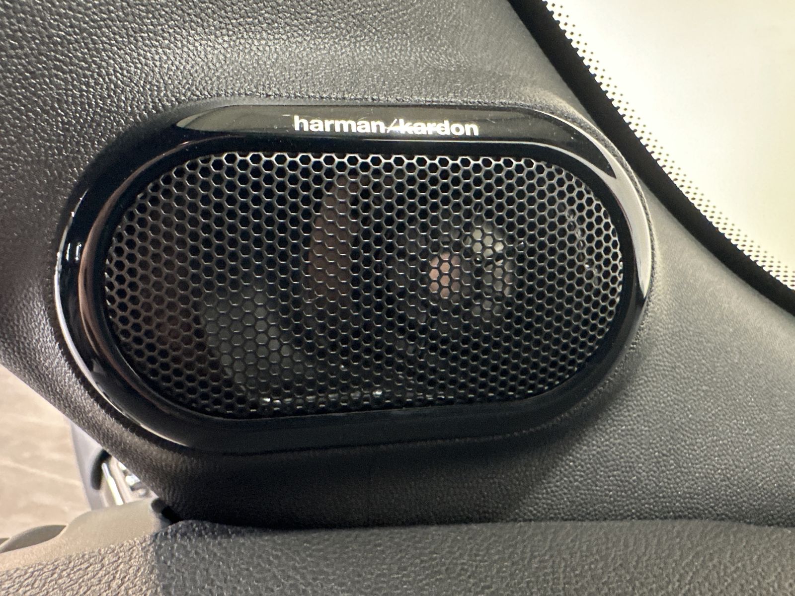 Fahrzeugabbildung MINI John Cooper Works Cabrio NAV+LED+ACC+H&K+18ZO+KA