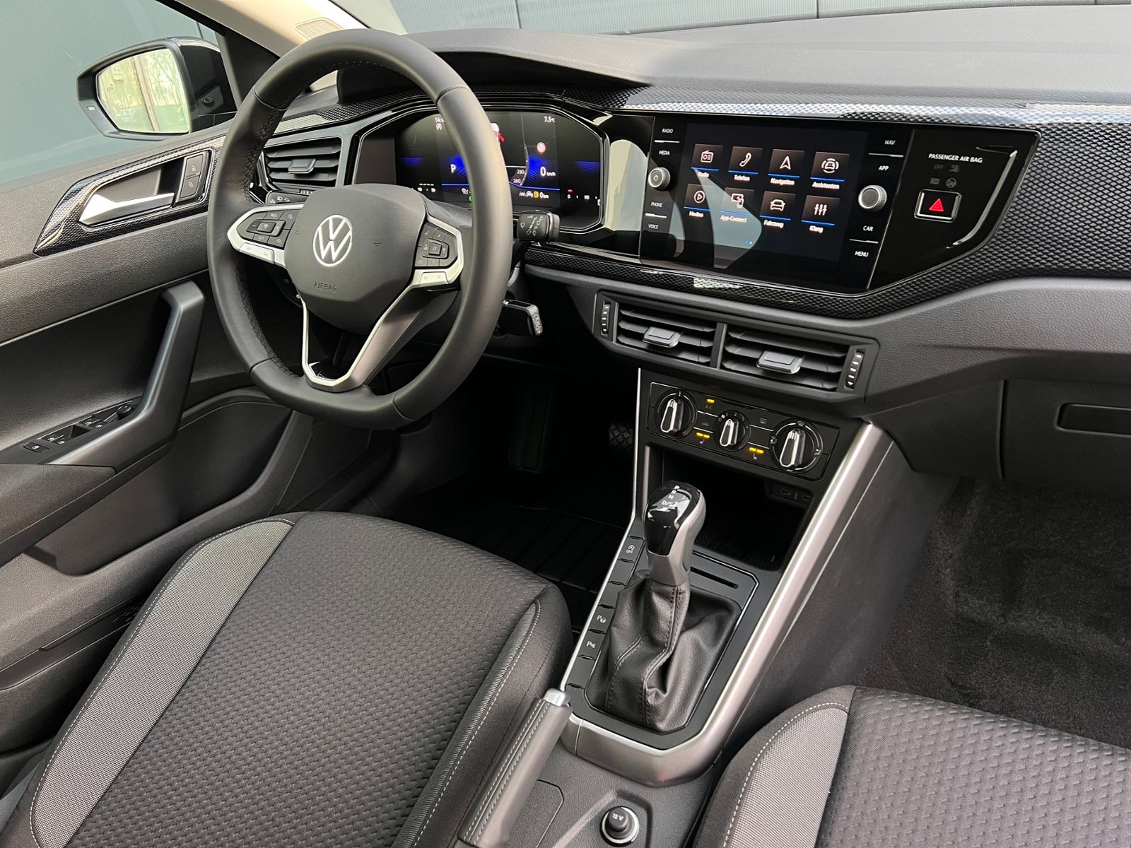 Fahrzeugabbildung Volkswagen Polo Life 1.0 TSI DSG *LED, Klima, App-Connect,