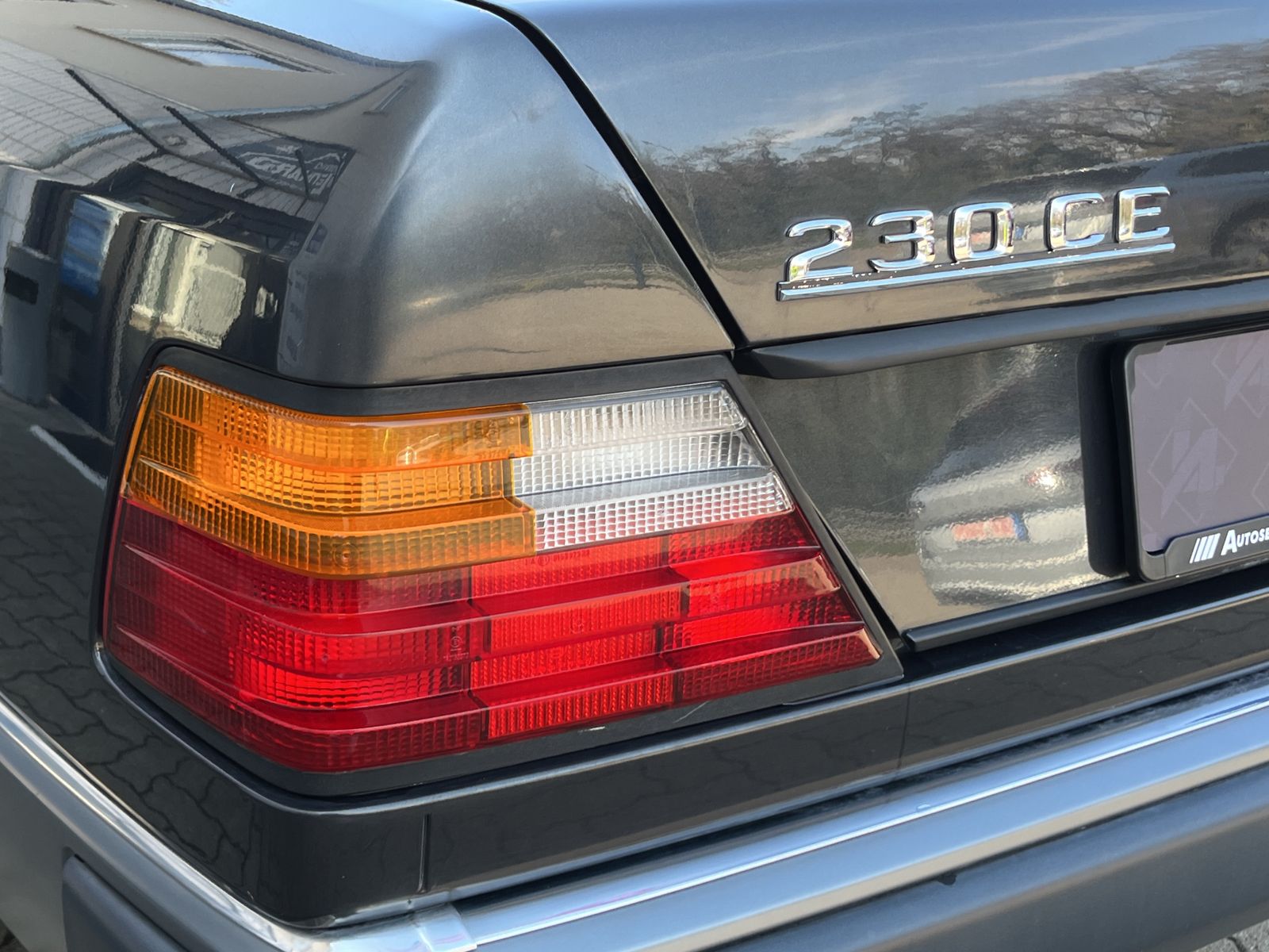Fahrzeugabbildung Mercedes-Benz E 230 CE*W124C*1 Hand*128tkm* Guter Zustand*