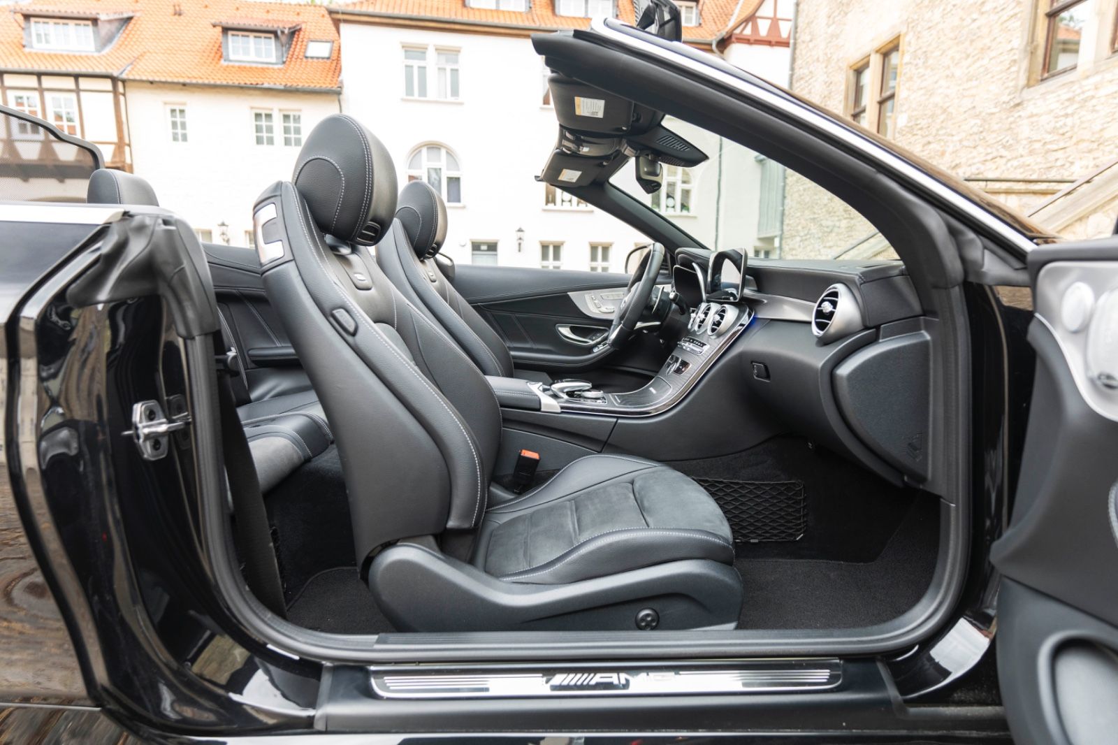 Fahrzeugabbildung Mercedes-Benz C 63 AMG  CABRIO AMG LED BURMESTER NAV KAMERA