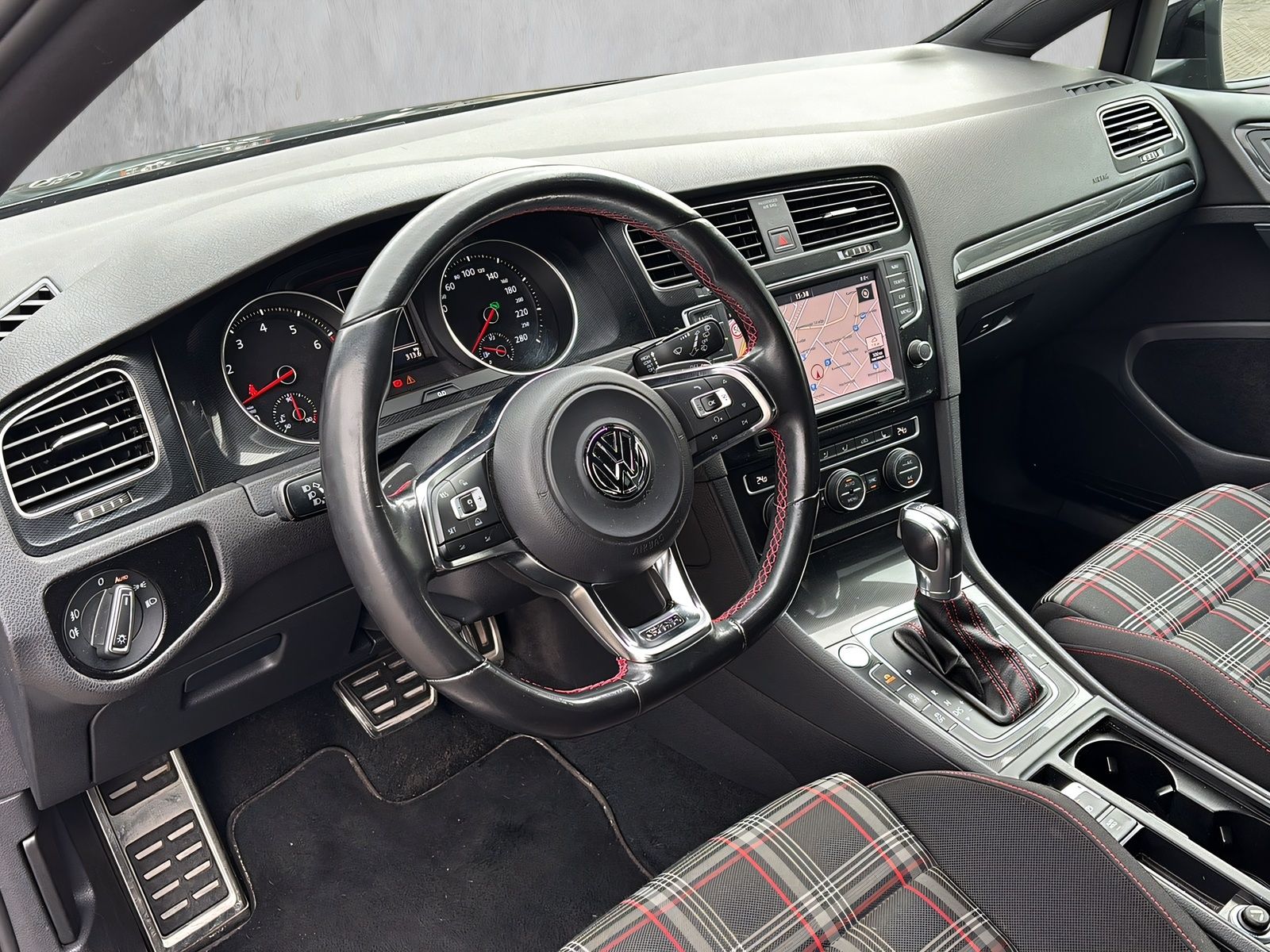 Fahrzeugabbildung Volkswagen Golf GTI Performance DSG*KESSY*ACC*NAVI*DAB*PDC