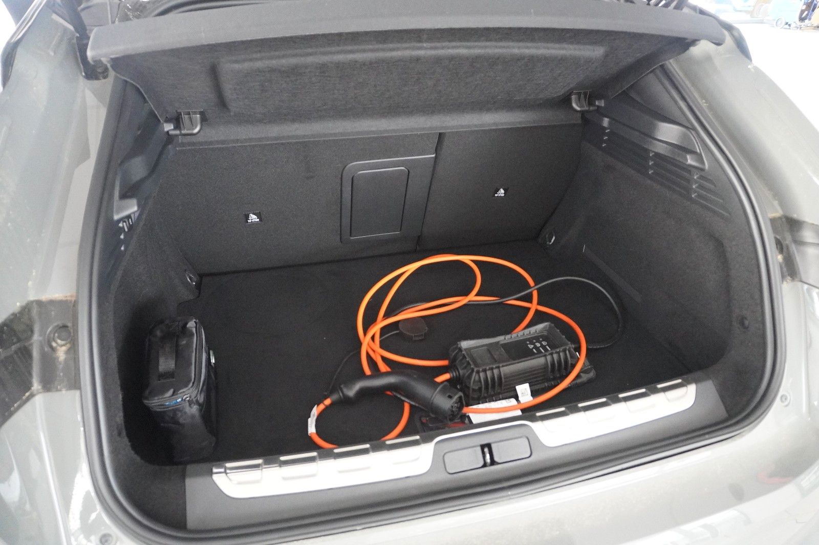 Fahrzeugabbildung DS Automobiles DS4 DS 4 E-Tense PERFORM. LINE PHEV NAVI/LED/DAB