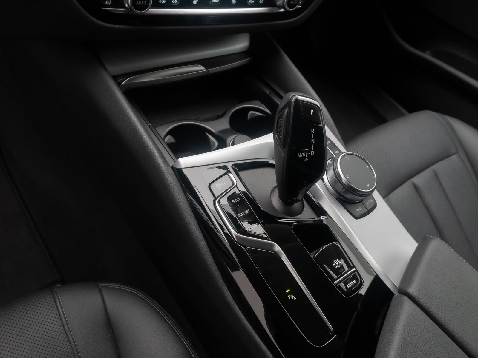 Fahrzeugabbildung BMW 520d xD Alarm Kamera DAB HUD 4xKlima Leder