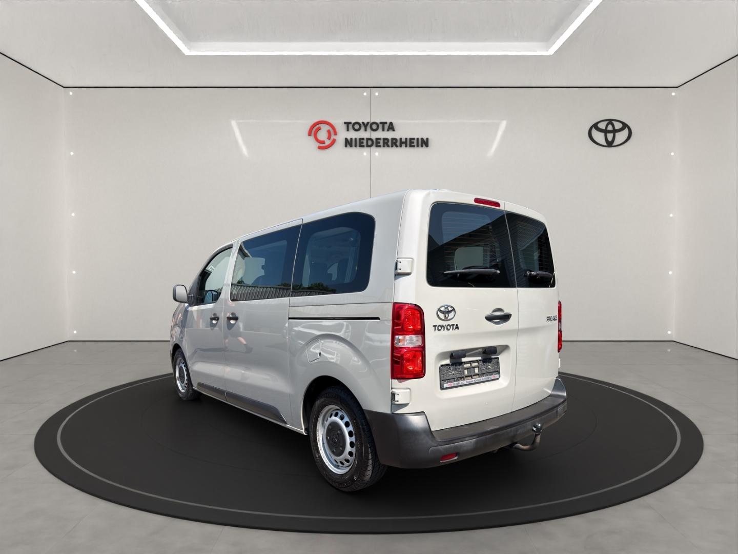 Toyota Proace L1 Kombi Comfort Navigation Anhängerkuppl