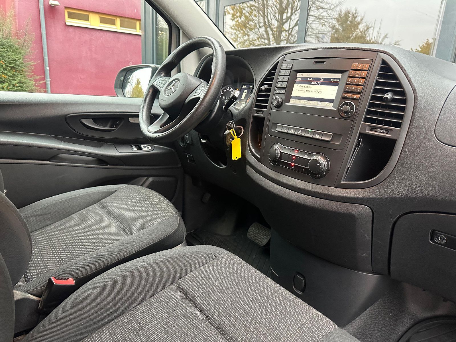 Fahrzeugabbildung Mercedes-Benz VITO 114 4Matic LANG*NAVI*AHK*SH*SORTIMO