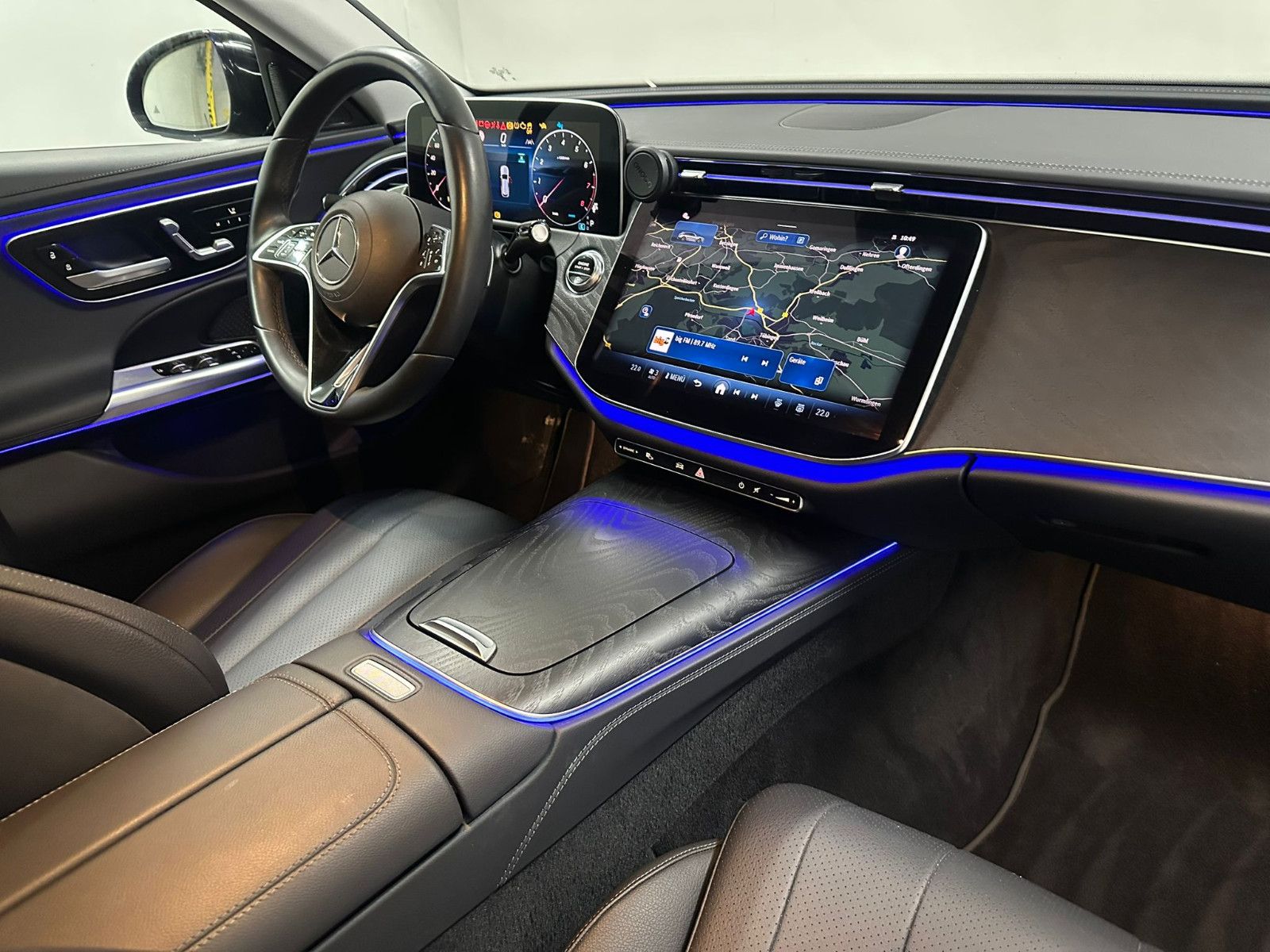 Fahrzeugabbildung Mercedes-Benz E 450 4MATIC T All-Terrain Autom. *AHK*AMBIENTE*