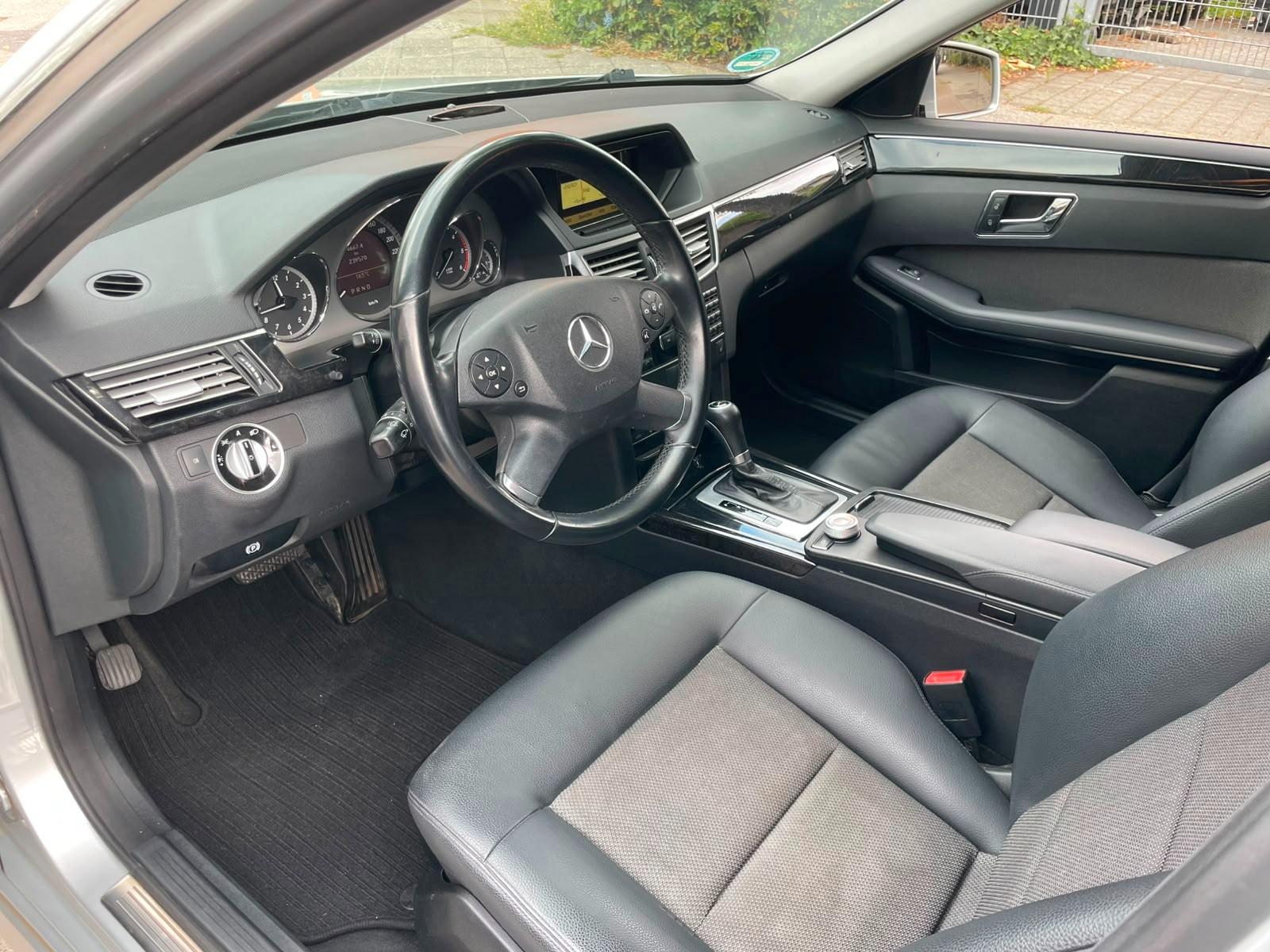 Mercedes-Benz E220 2011 — photo 7