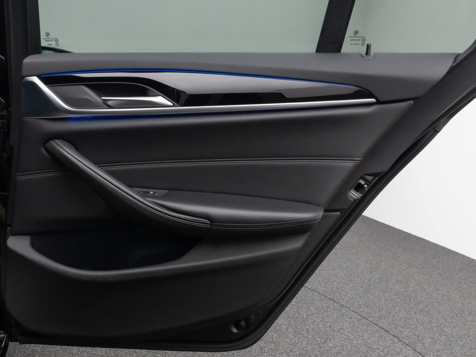 Fahrzeugabbildung BMW 540i xD SportLine Panorama HUD DAB HiFi 4xKlima