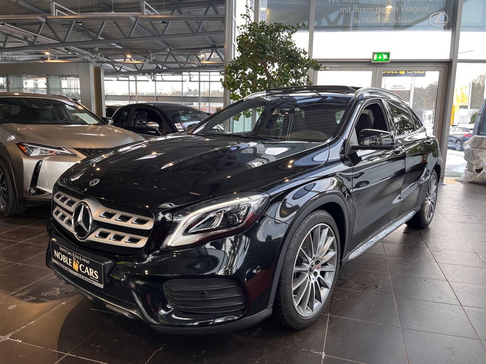 Fahrzeugabbildung Mercedes-Benz GLA 250 4Matic AMG Line AHK PANO RFK 19"