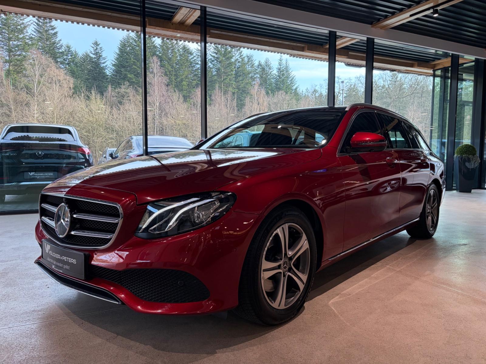Mercedes-Benz E 300 d T+STANDH.+WIDESCREEN+AHK+DISTR+PANO+360°