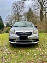 Lancia Voyager 2.8 MultiJet 16v S Automatik S - graue Lancia Voyager