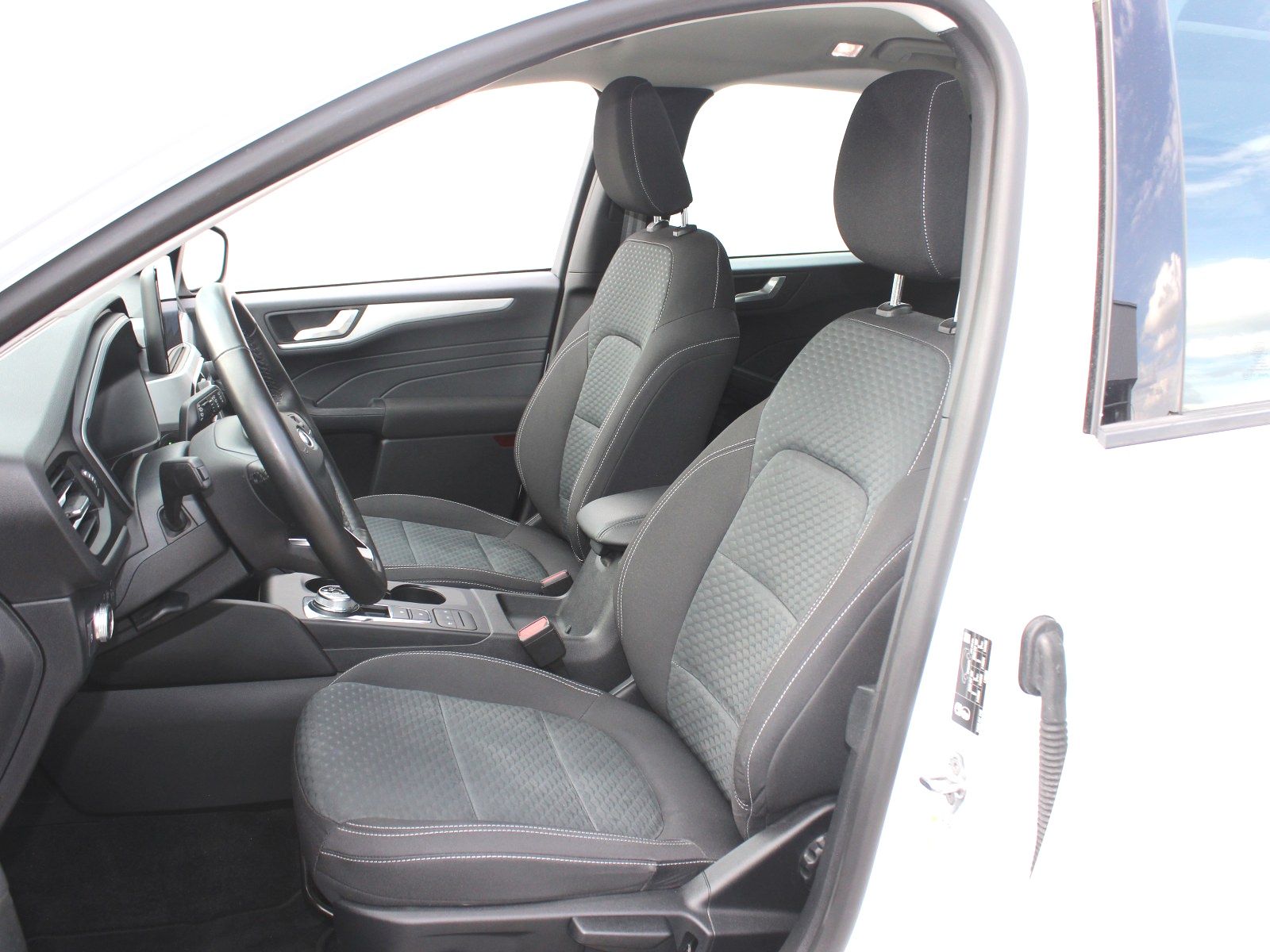 Fahrzeugabbildung Ford Kuga Plug-In Hybrid Cool & Connect 2,5 Duratec