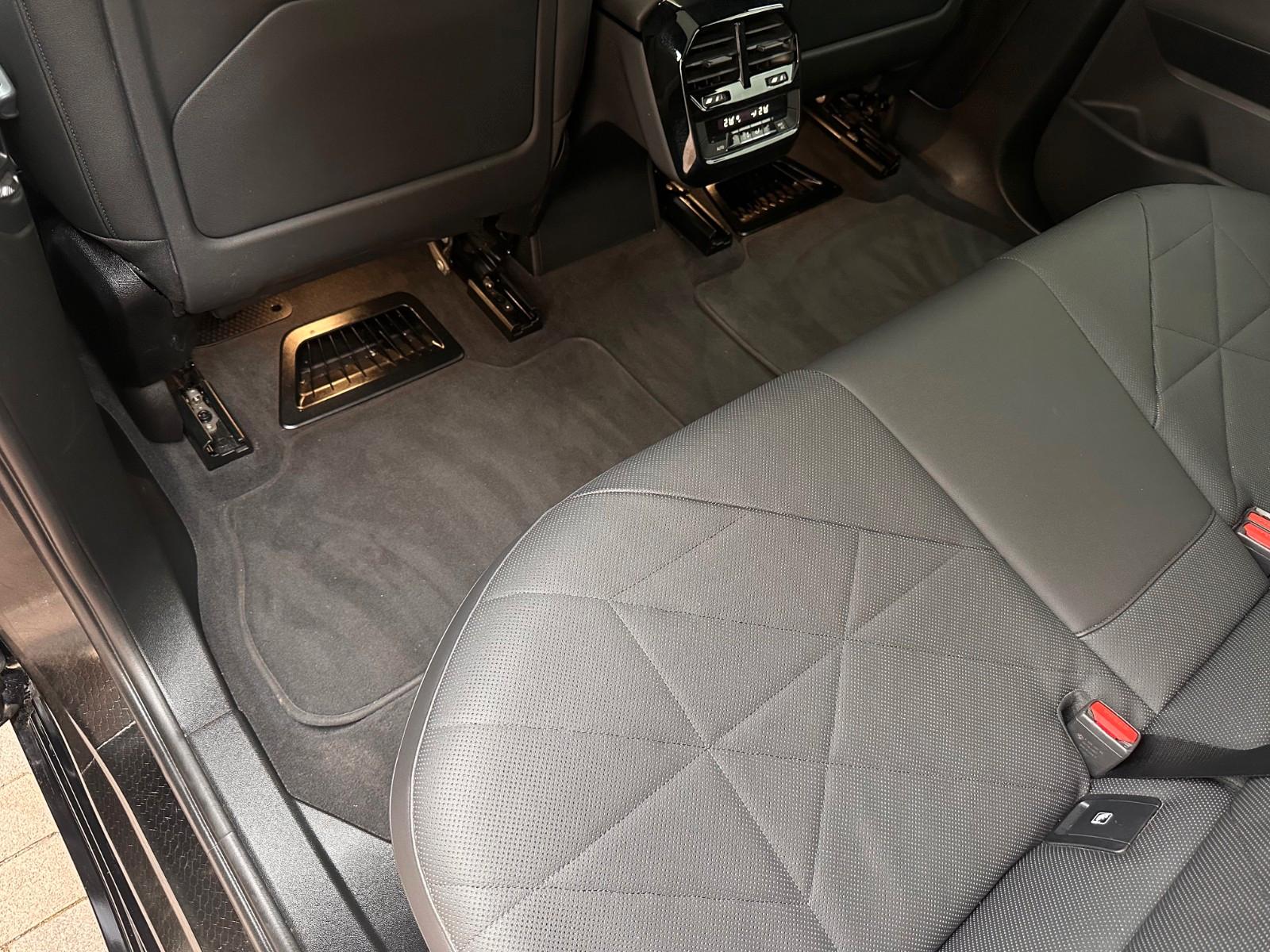 BMW iX xDrive40 M Sport PANO-SKY*AHK*DA-Prof*360°