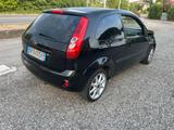 Ford Fiesta 1.2 16V 5p. Ghia - Ford Fiesta aus 2007: Ghia