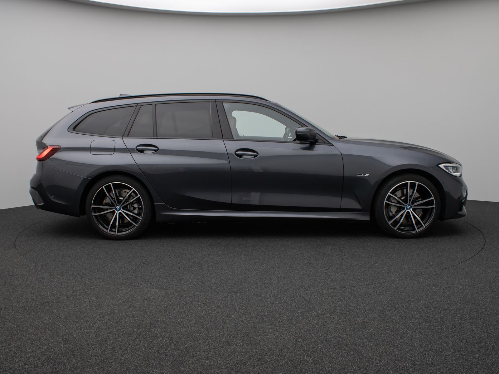 Fahrzeugabbildung BMW 330e  M Sport Kamera Laser HUD DAB HiFi Komfort