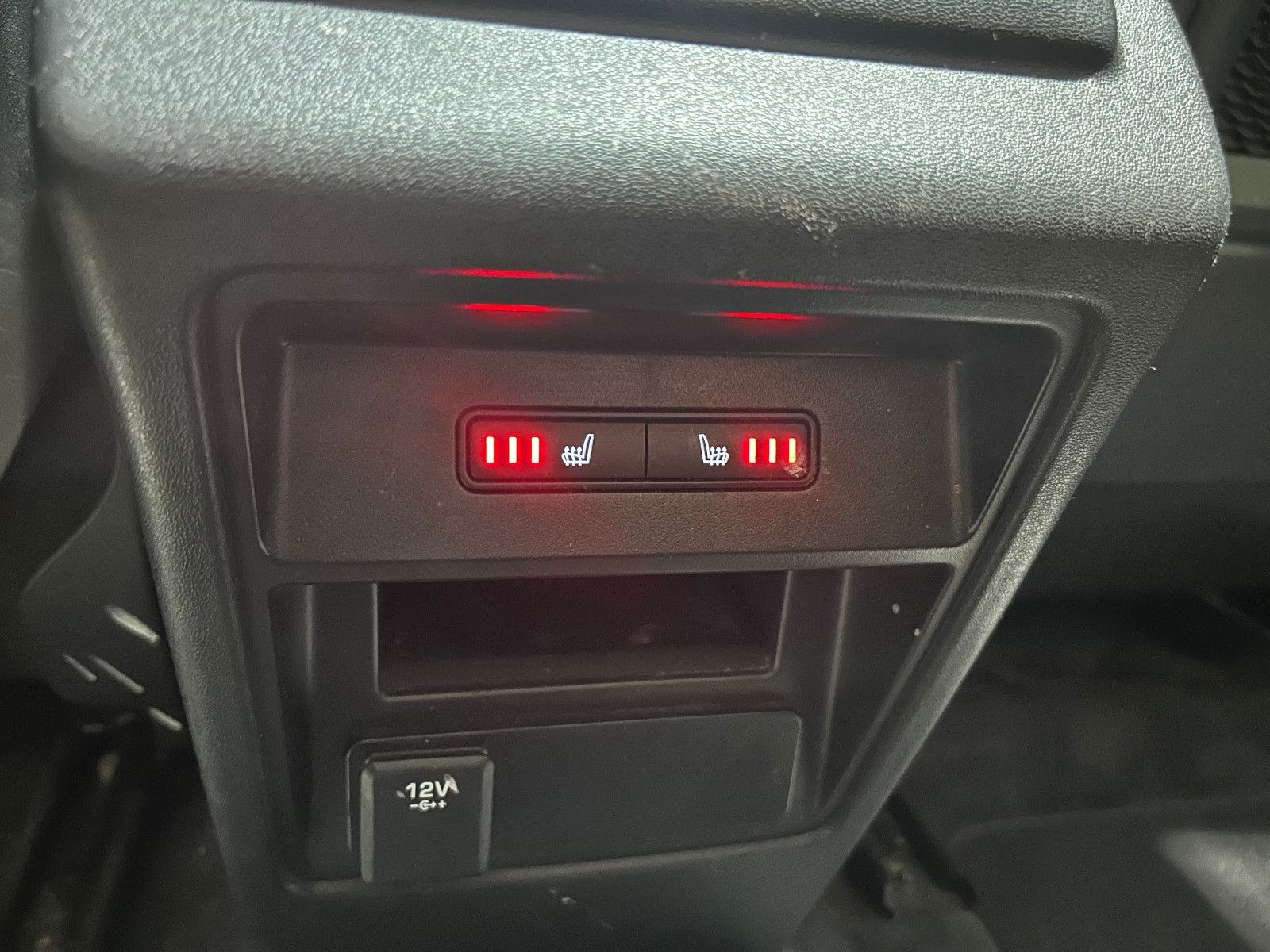 Fahrzeugabbildung Land Rover Discovery Sport SE AWD/PANO/ACC/NAVI/KAMERA/SHZ