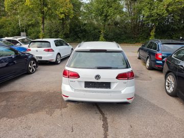 Volkswagen Golf - 6