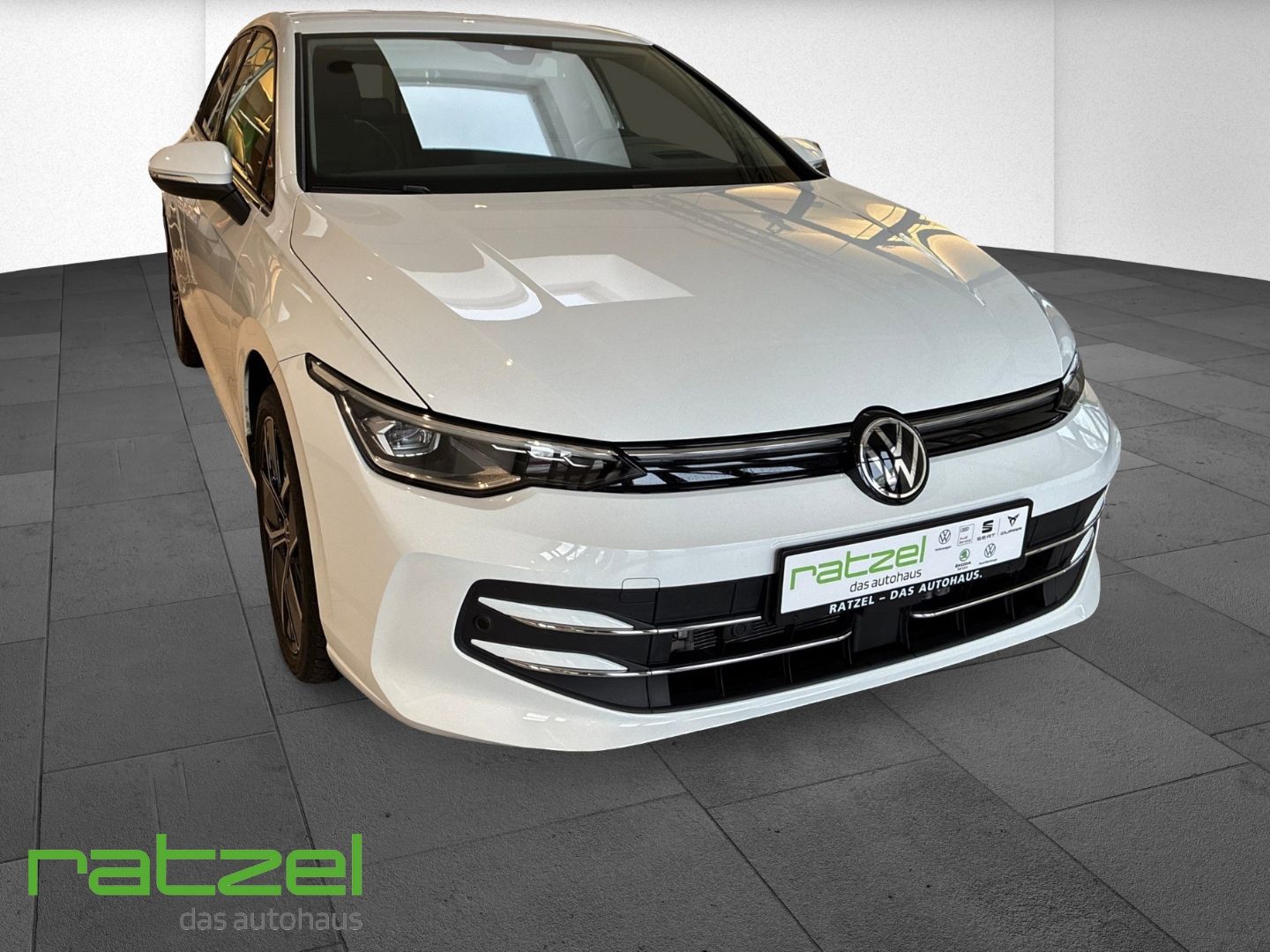 Fahrzeugabbildung Volkswagen Golf VIII 1.5 TSI Style HUD AHK Navi Memory Kame