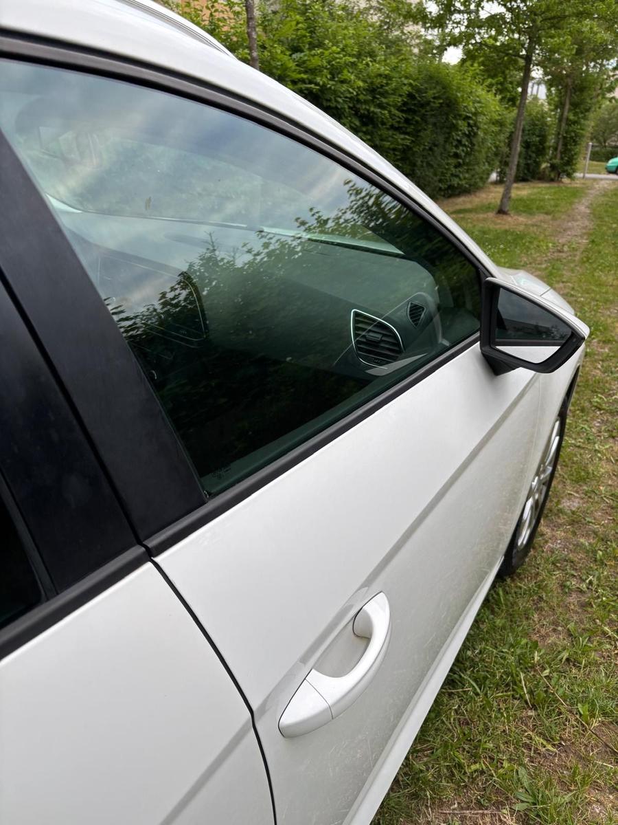 Seat Leon 2014 — rear view
