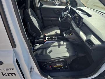 Bild 13 Ford Transit Courier BEV Trend Klimaautom LenkradHZG