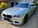 BMW 535d xDrive Touring - SHZ,ACC,HUD, Austauschmoto - silberne BMW 535
