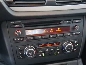 BMW X1 sDrive 20d XENON KLIMAAUTOMATIK PDC AHK